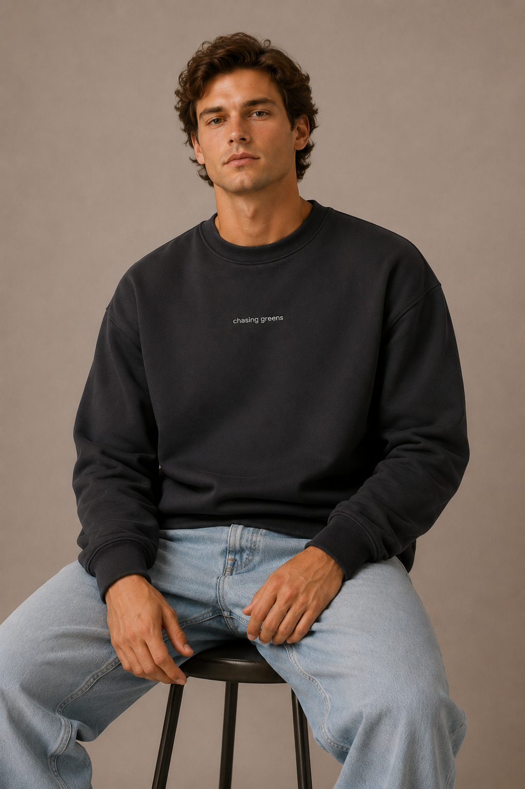 Chasing greens embroidery - Oversized Sweatshirt